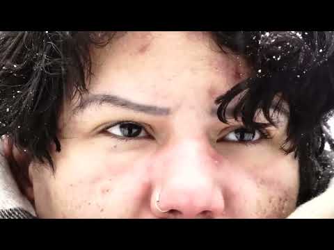 Elle passe l'hiver dans une tente