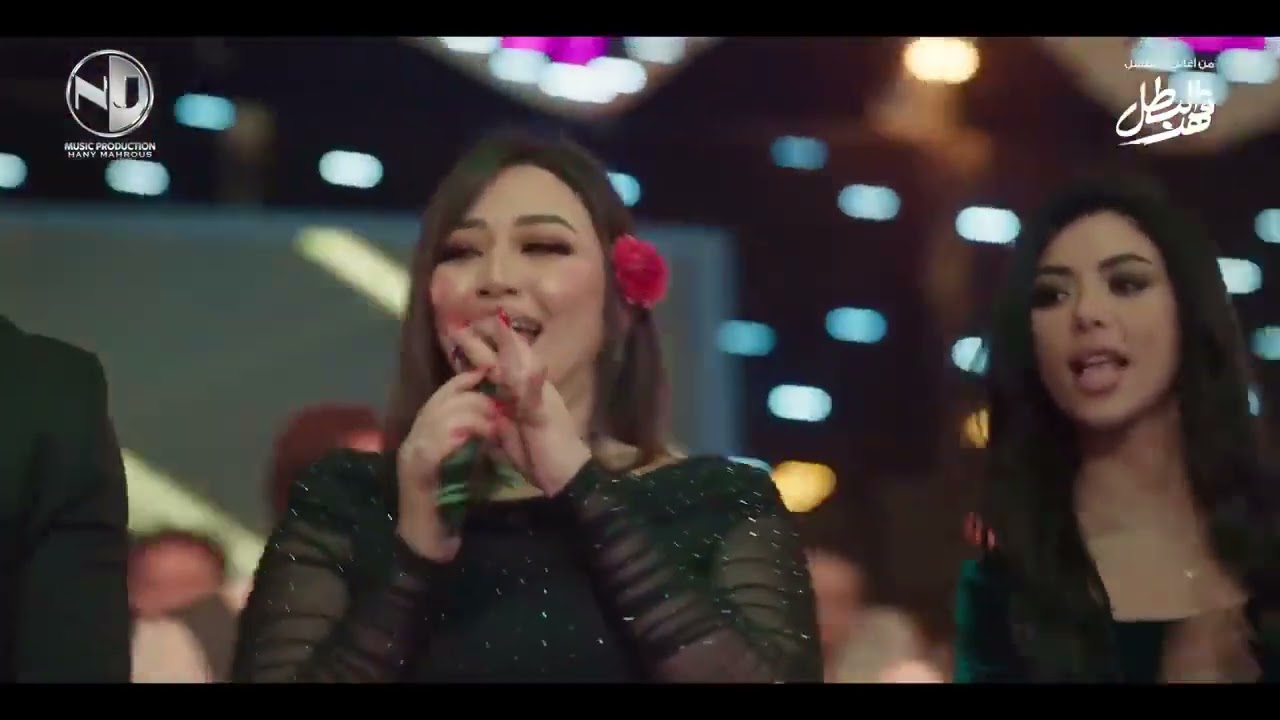رحمه محسن تغني 'أنا الزمن ياما دغدغني' في حفلة تنكرية 🎉