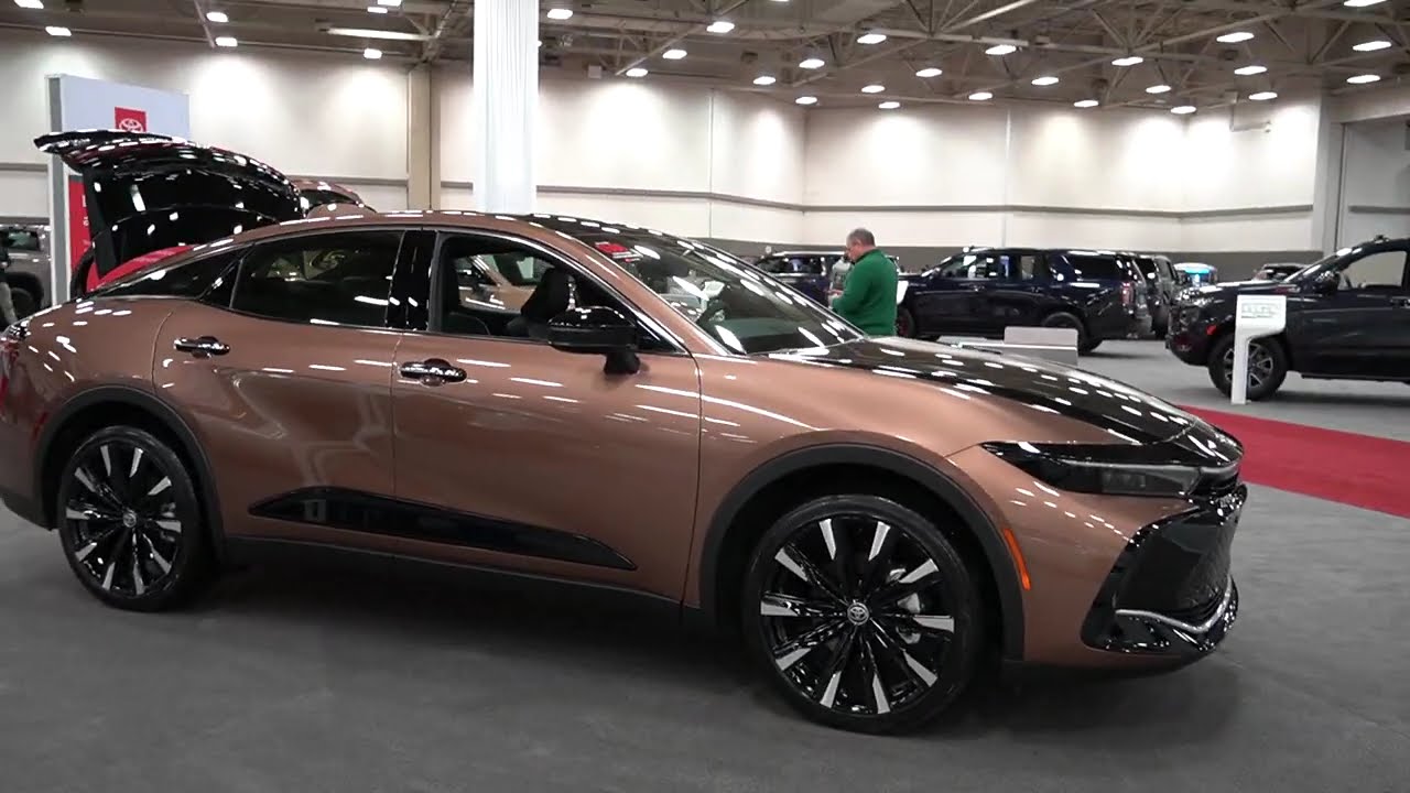 2025 Toyota Crown Platinum Unveiled! 👑