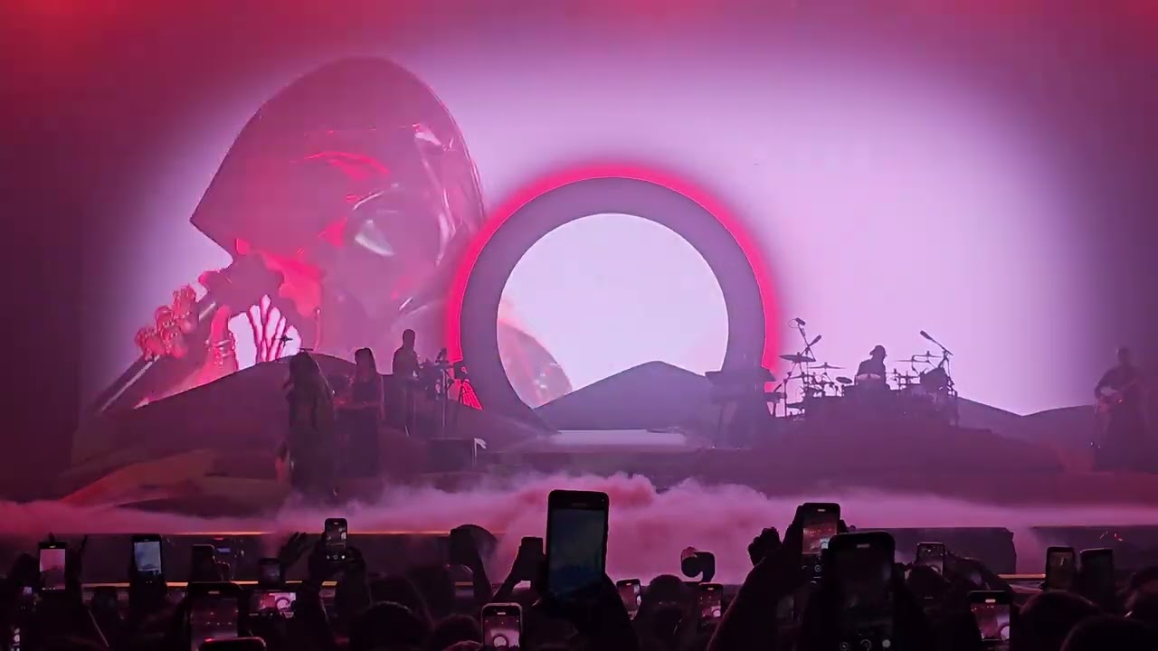 GHALI Live Performance of 'WILY WILY' in Napoli โ December 11, 2024 ๐ค