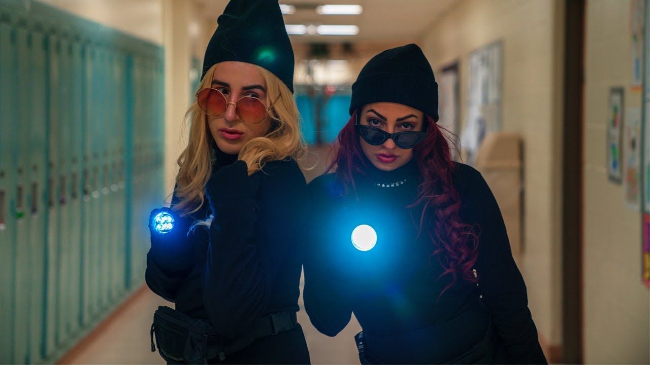 High School Heist: Popular & Normal Girls Team Up to Steal the Science Test! 🔥