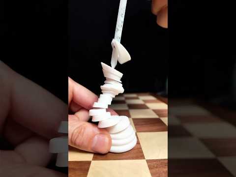 Chess king that collapses