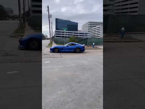 Aggressive Dodge Viper. Acceleration and Exhaust