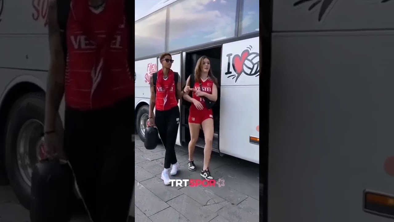 Vargas'ın Zehra Güneş'i Beklerken Serinliği 😎 #voleybol #zehragüneş #Fileninsultanları