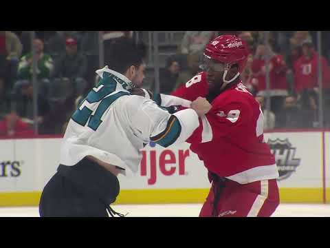 NHL Fight - Sharks @ Red Wings - Middleton vs Smith - 04/01/2022