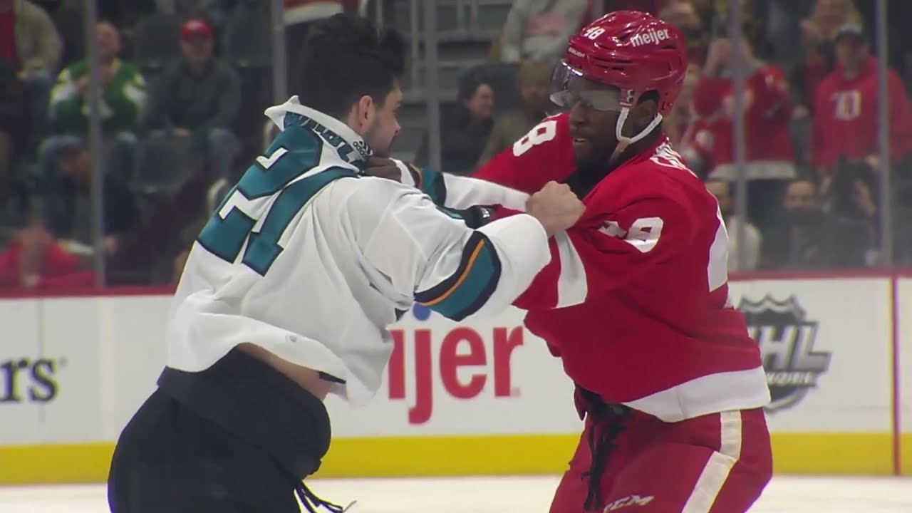 Epic NHL Brawl: Sharks vs Red Wings – Middleton vs Smith 🥊 (04/01/2022)
