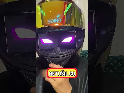 Tato helma mu změnila barvu očí! 👀😳