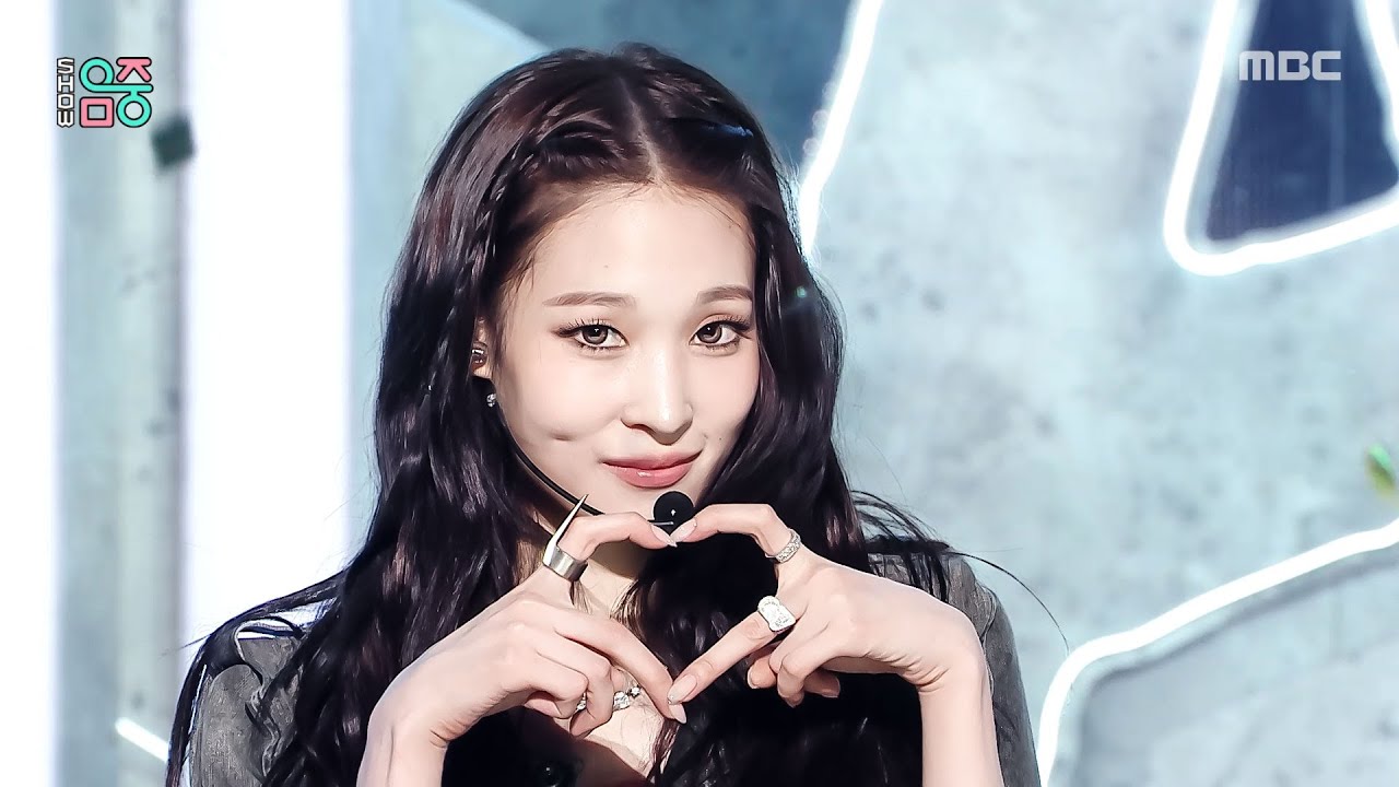 ALLDAY PROJECT Performs 'Look At Me' on Show! MusicCore 🎶