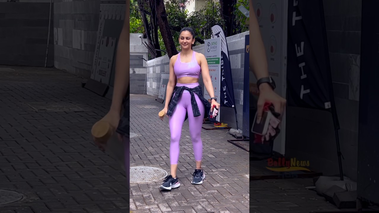 Rakul Preet Spotted at Bandra Gym ποΈββοΈ