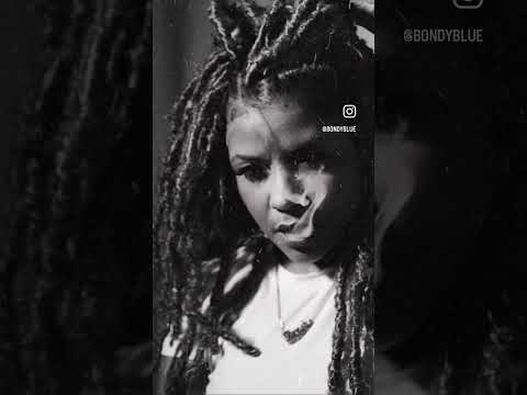 90s vibe, timeless beauty