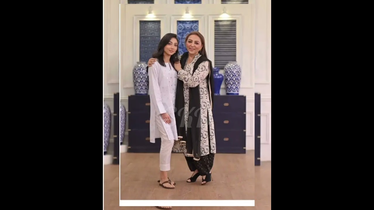 Rare Photos of Zia Mohyeeddin & Wife Azra 🤳