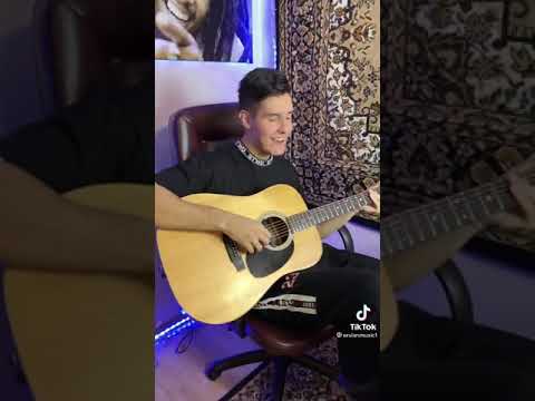 пел песню Pezza-улыбка #улыбка #гитара #гитарист