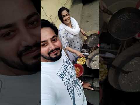 Fun with Humaira Bano while Shooting of Parwarish Serial