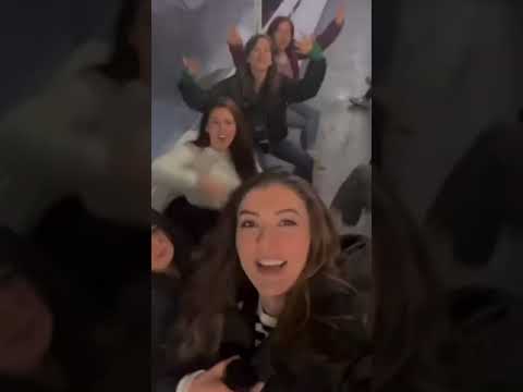 Бурджу Озберк, Ильхан Шен и другие актеры сериала "Любовь Логика Месть" весело поют и танцуют