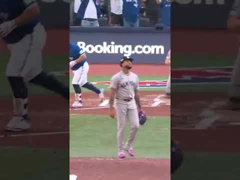 Blue Jays Alejandro Kirk hits home run vs. Yankees. #mlb #shorts #bluejays