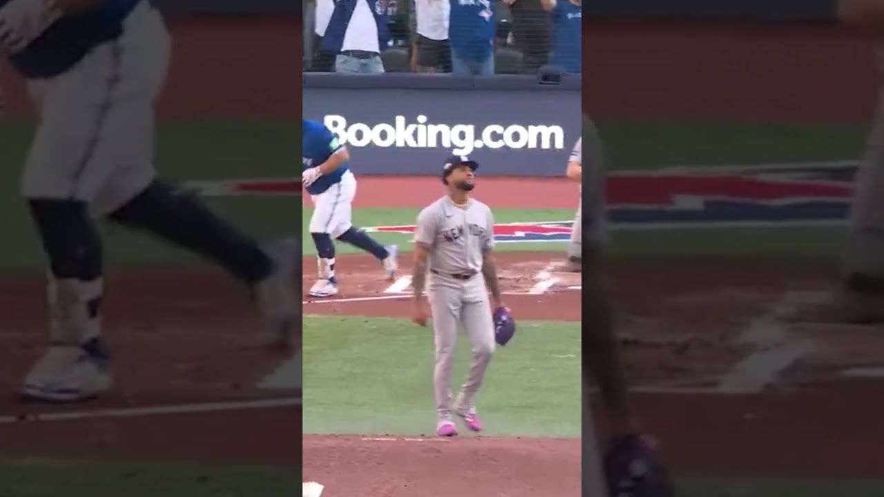 Alejandro Kirk Hits Home Run for Blue Jays vs. Yankees ⚾