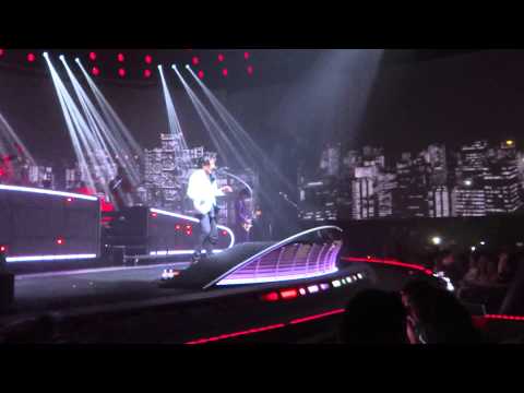 Indochine - Black Ouverture + Black City Parade [Live BCT 2 Arena Montpellier 09.11.13]