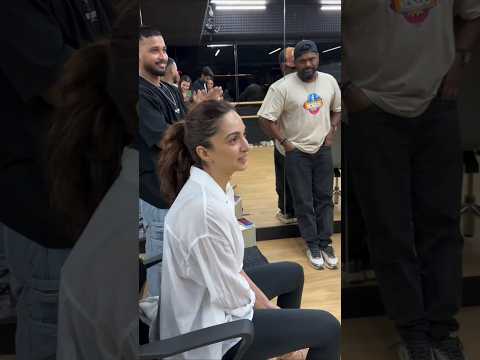 #kiaraadvani enjoying live dancing of #hrithikroshan 🤩 #filmykalakar 🎥- Bosco Martis
