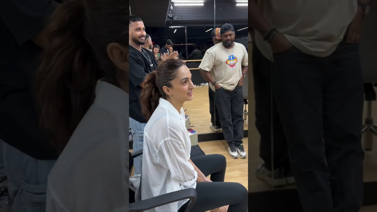 Kiara Advani Celebrates Live Dance Performance by Hrithik Roshan 🤩