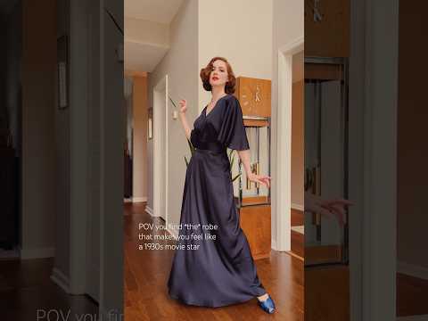 Wearing the most perfect 1930s-style robe from @whatkatiedid 🖤 #vintagestyle #elegantstyle