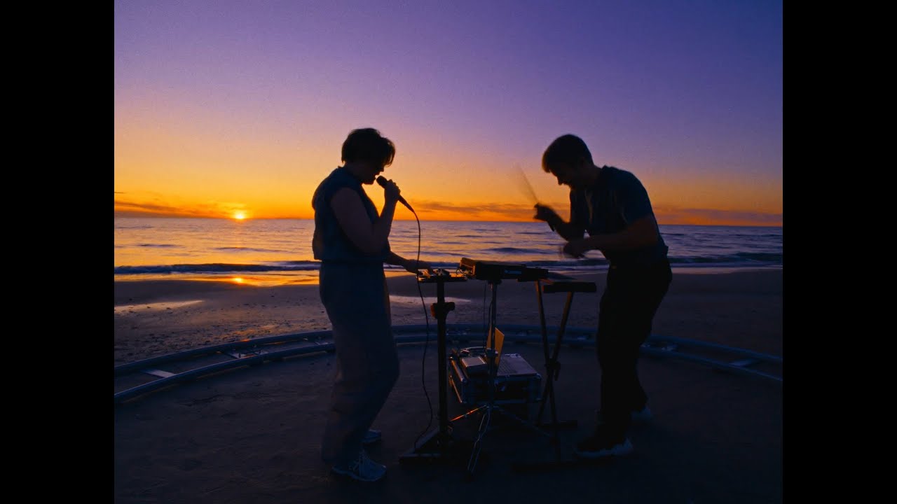 ROYA's Extended Live 'Cruise' Performance 🎶 | Tour Tickets & More