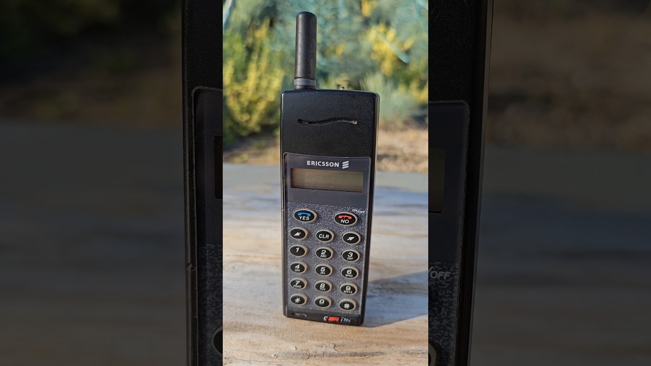 Ericsson GA318: Classic 90s Brick Phone 📱