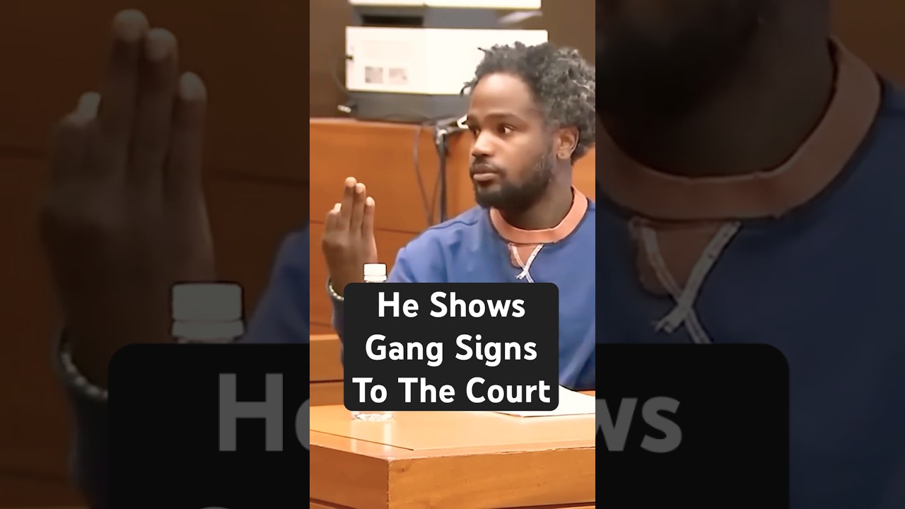 Young Thug Shows Gang Signs in Court 🚨