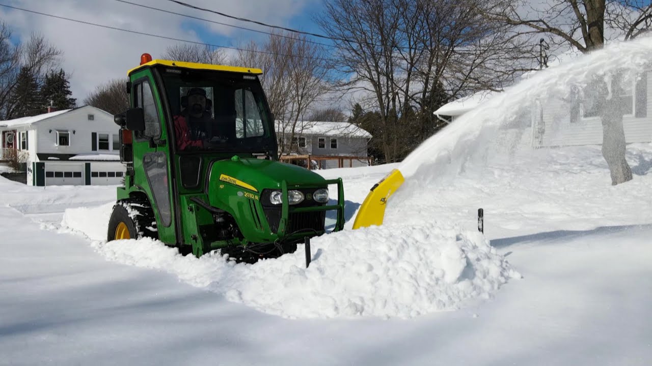 John Deere 2032R 4k Snowblower Clears 3 Feet of Snow βοΈ