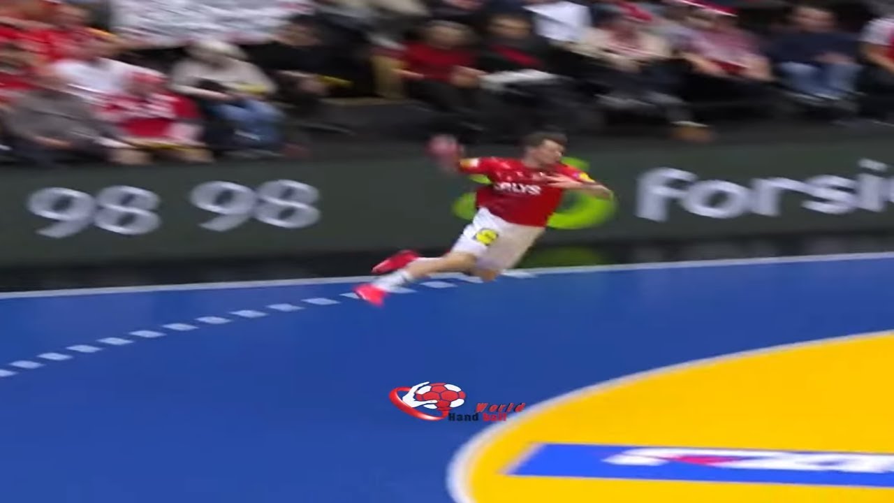 Spectacular Full-Court Handball Goal by Emil Jakobsen & Kevin Møller! 🏆