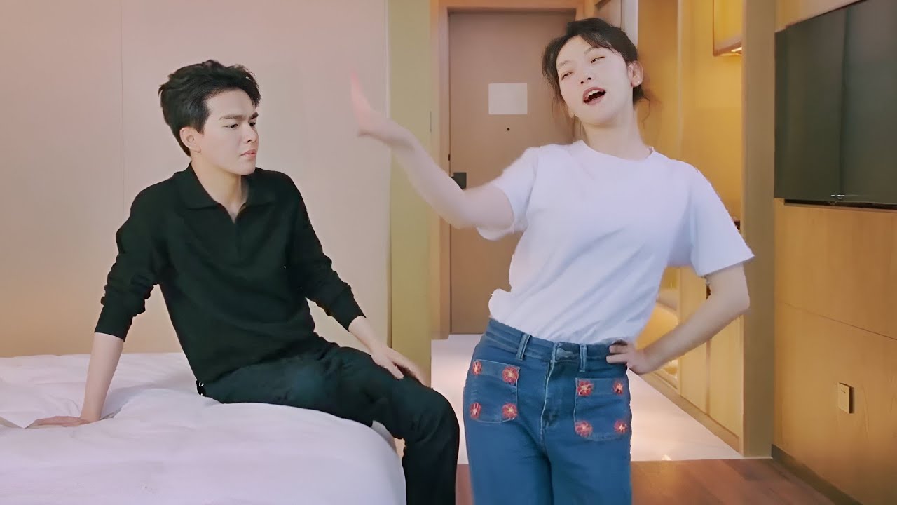 دراما مثيرة: فتاة عبيطة تُجبر على العيش مع شاب وسيم وتتصاعد الأحداث 🎬