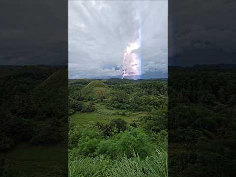 When Lightning Strikes the Chocolate Hills – Amazing! #bohol
