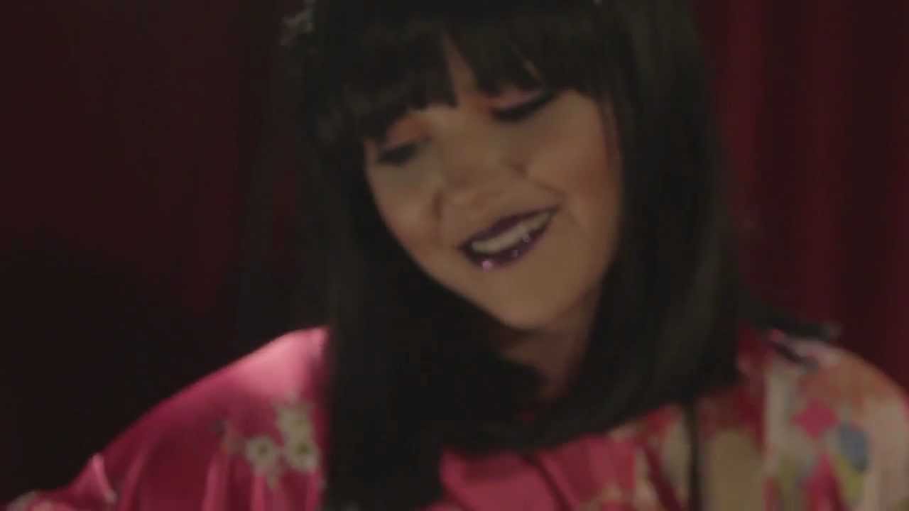 Khruangbin Performs 'The Number Three' at Canned Acoustica FIVE 🎶