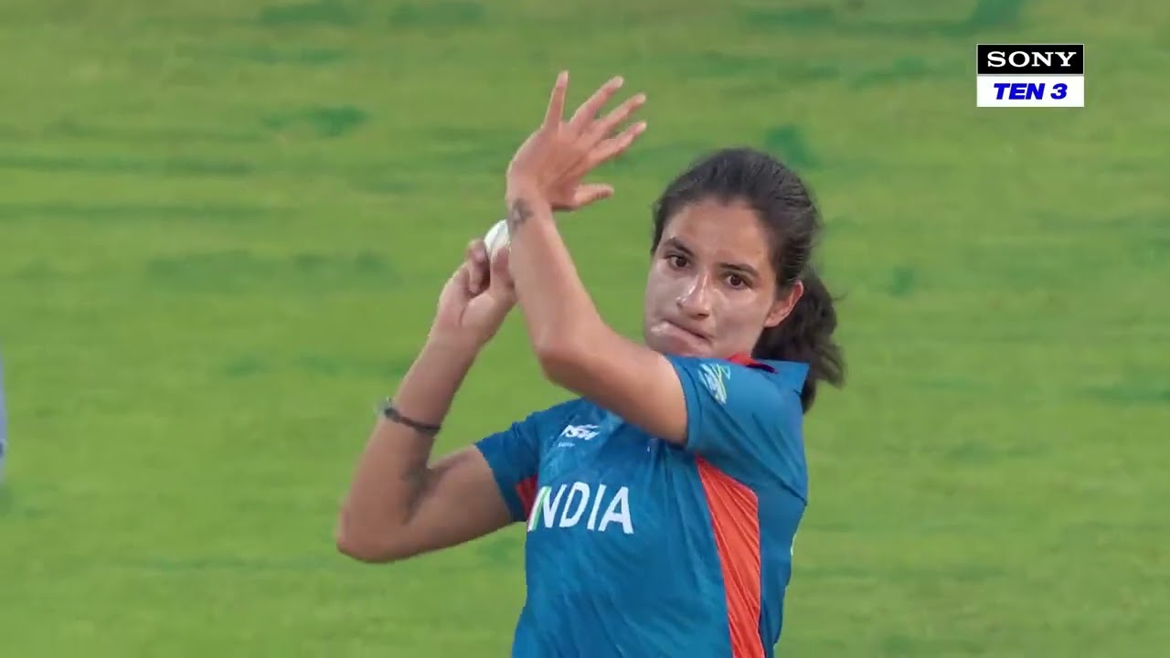 Renuka Singh Thakur's Stunning Spell: A Masterclass in Bowling 🎯