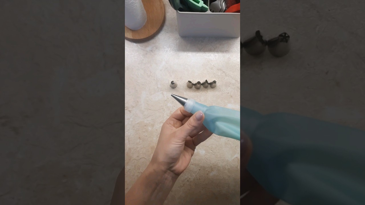 Как правильно надевать насадки на многоразовый кондитерский мешок 🍰