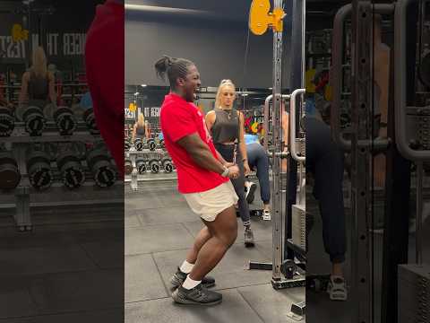 How to IMPRESS A GUY in the gym #shorts #viral #comedy #gymhumor #funny #strong #lift #backfire