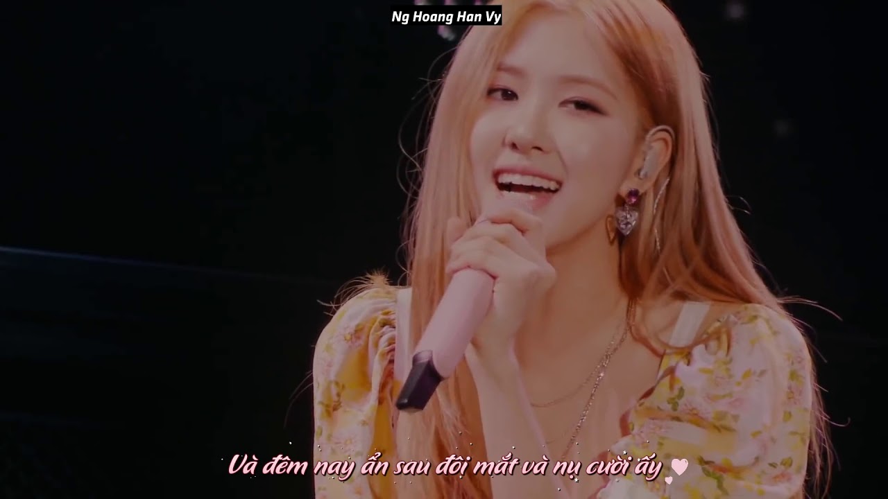 ROSÉ Performs 'Let It Be' & More at 2018 Osaka Tour 🎤