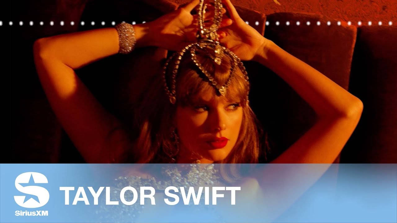 Taylor Swift Talks Showgirl Life & Kelce on Morning Mash Up 🎤