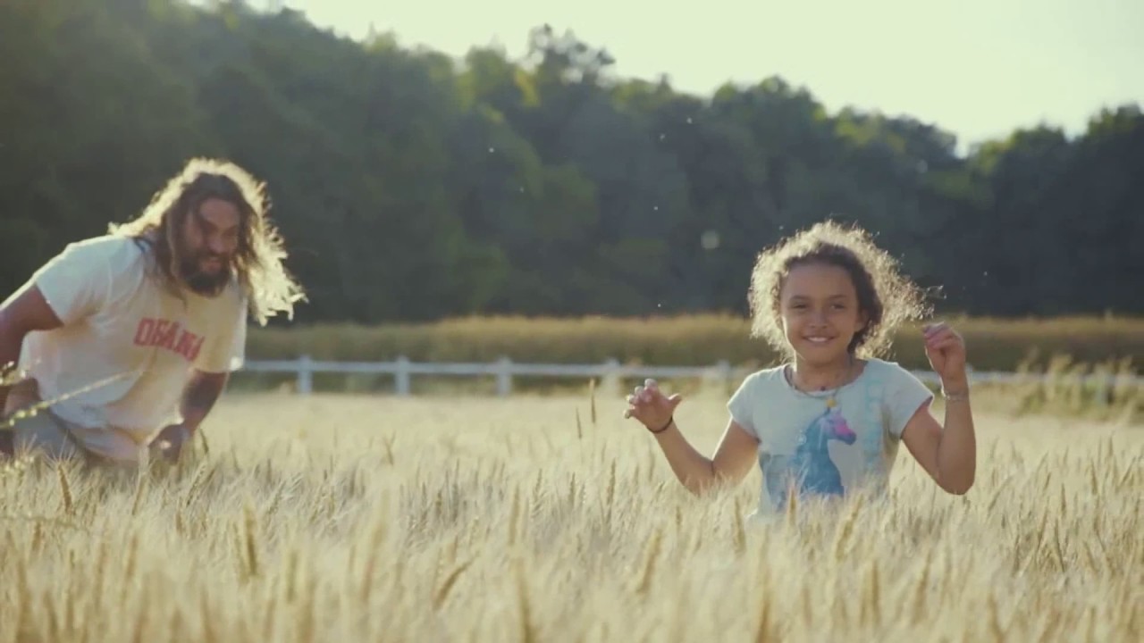 A Vida de Jason Momoa: De Criança a Guerreiro Lendário 🌊