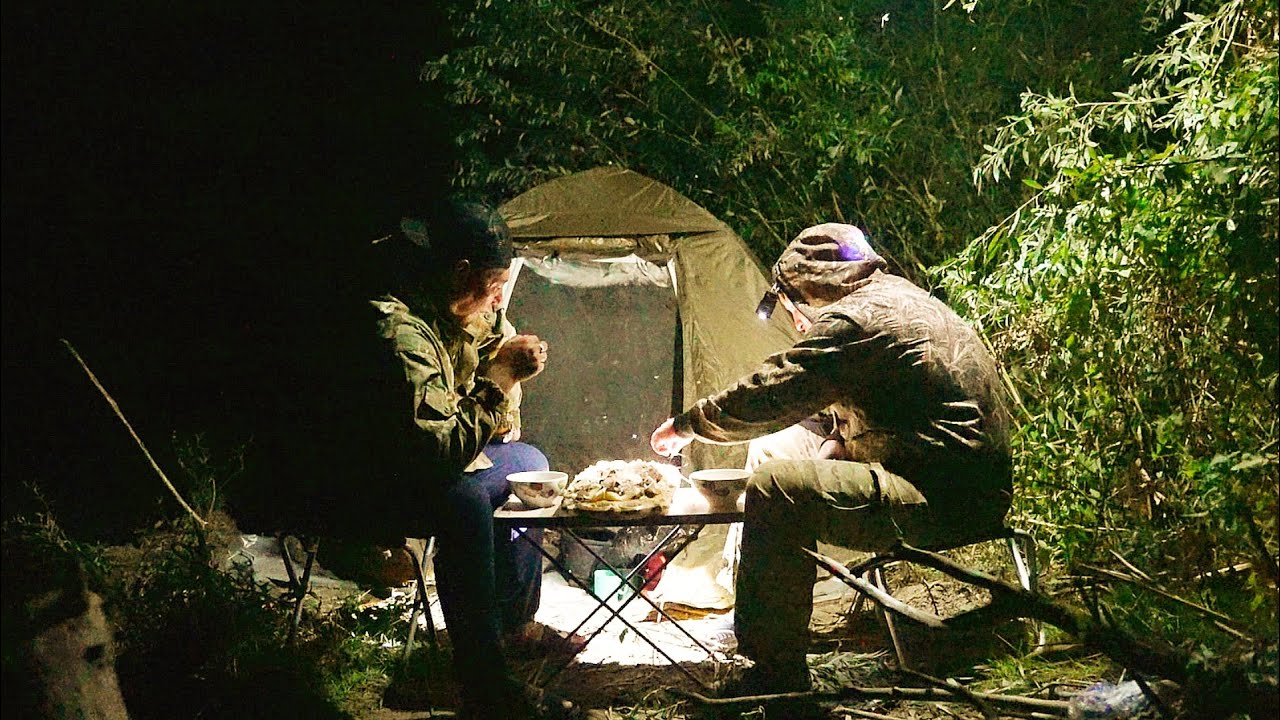 Ночная рыбалка на сазана + вкусный бешбармак на природе 🎣