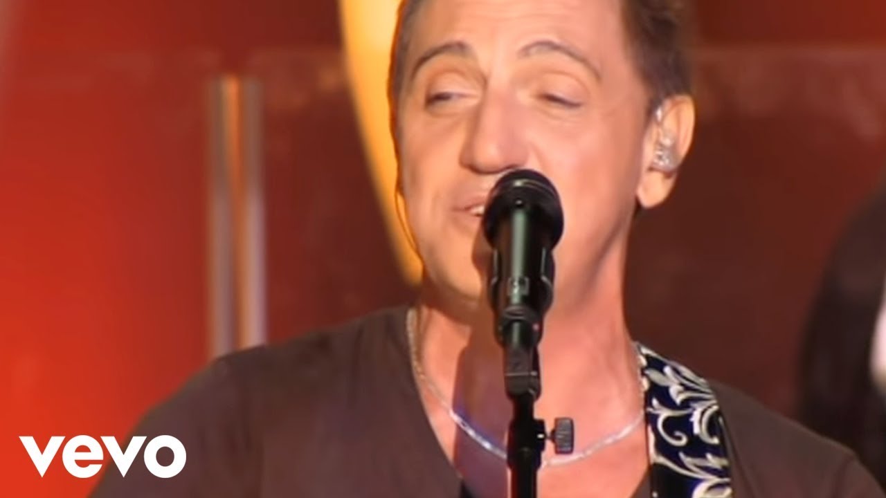 Franco de Vita - Fuera De Este Mundo (Live Performance)