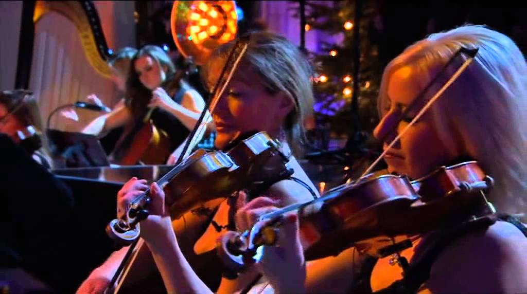 Rod Stewart Performs Silent Night at Stirling Castle 2012