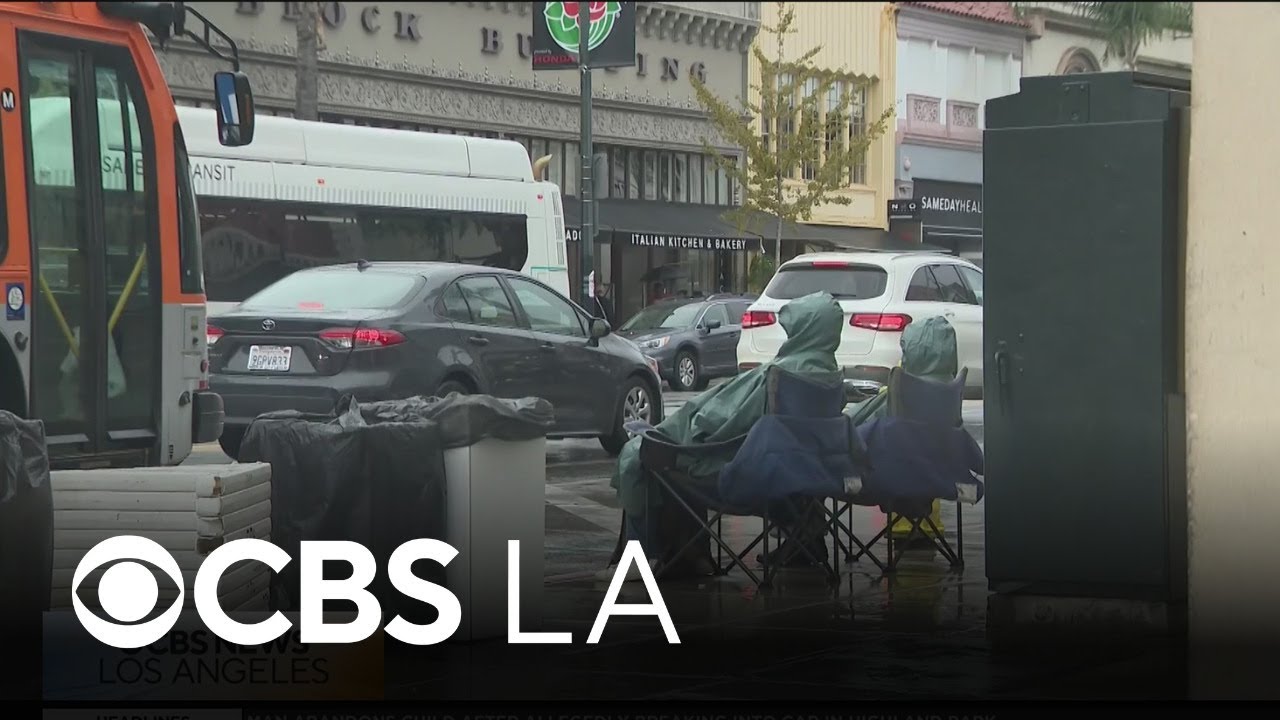 Rose Parade Spectators Gather Despite Rain 🌧️