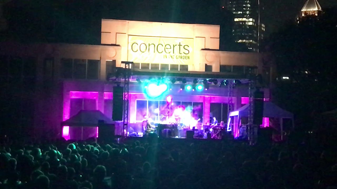 Bruce Hornsby Performs 'Look Out Any Window' at Atlanta Gardens 🌿