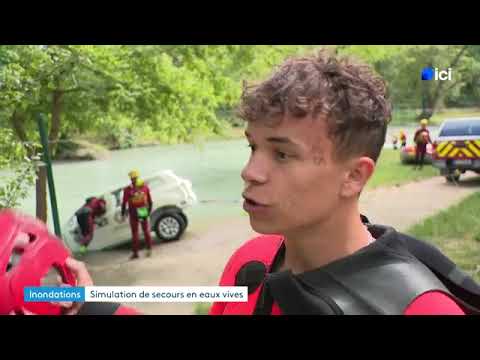Sauveteurs en action : voiture immergée pour entraînement 🚗💦