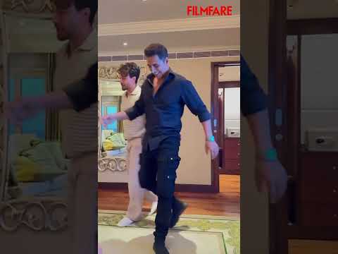 #AkshayKumar and #TigerShroff share a fun video amidst #BadeMiyanChoteMiyan promotions. ❤️