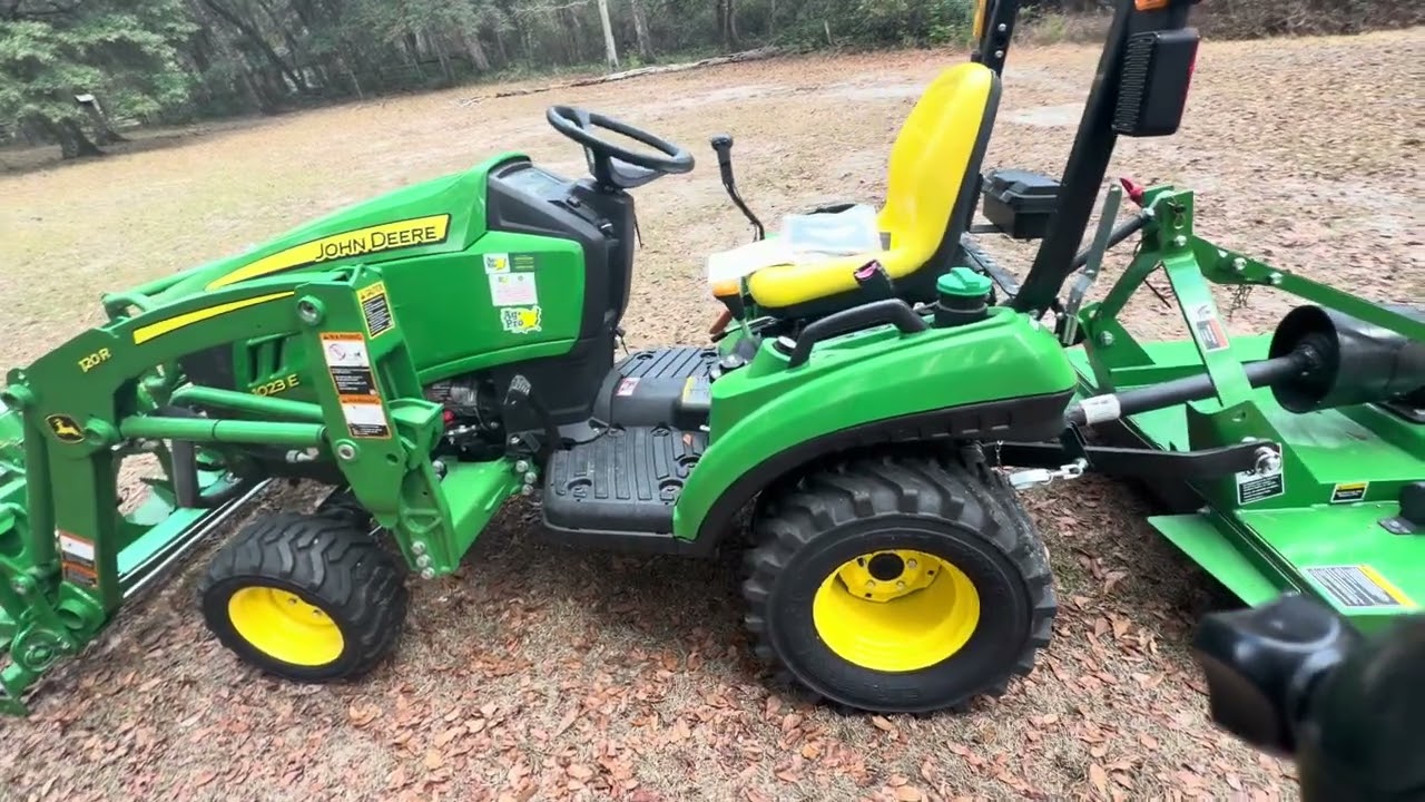 John Deere 1023e compact tractor