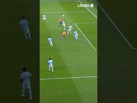 👀 Rafa Mir, al palo #CeltaValencia #LaLigaHighlights