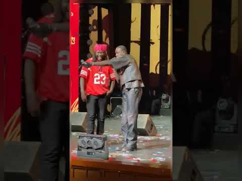 Ngaaka Blindé fait une brève apparition au Show des Légendes