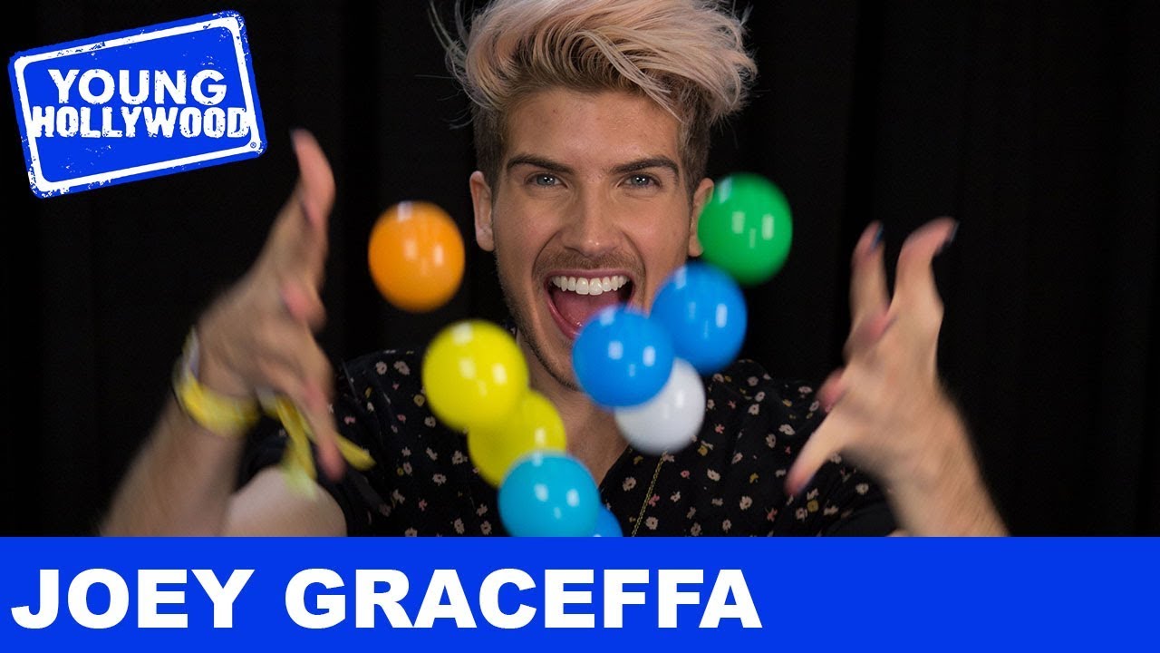Joey Graceffa Reads Heartfelt Fan Tweets 😍