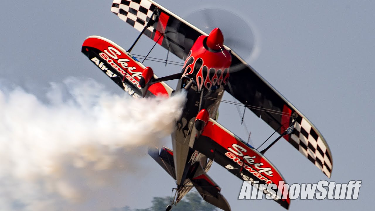 Skip Stewart's Biplane Aerobatics at Oshkosh 2025 ✈️